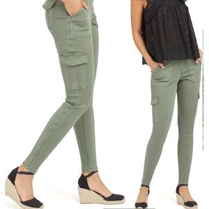 Spanx Stretch Twill Ankle Cargo Pant In Soft Sage Size S/P